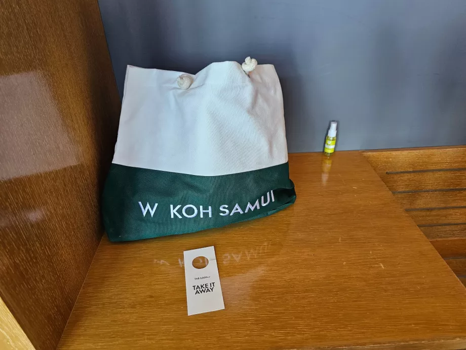 Tas pantai dan pengusir nyamuk