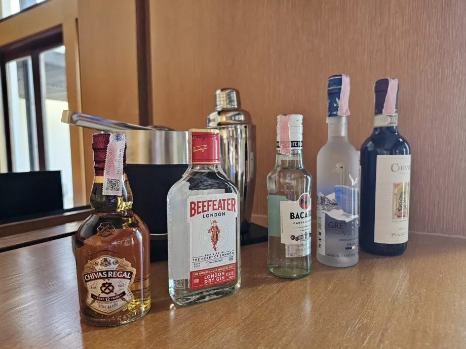 Alkohol, bagian dari minibar