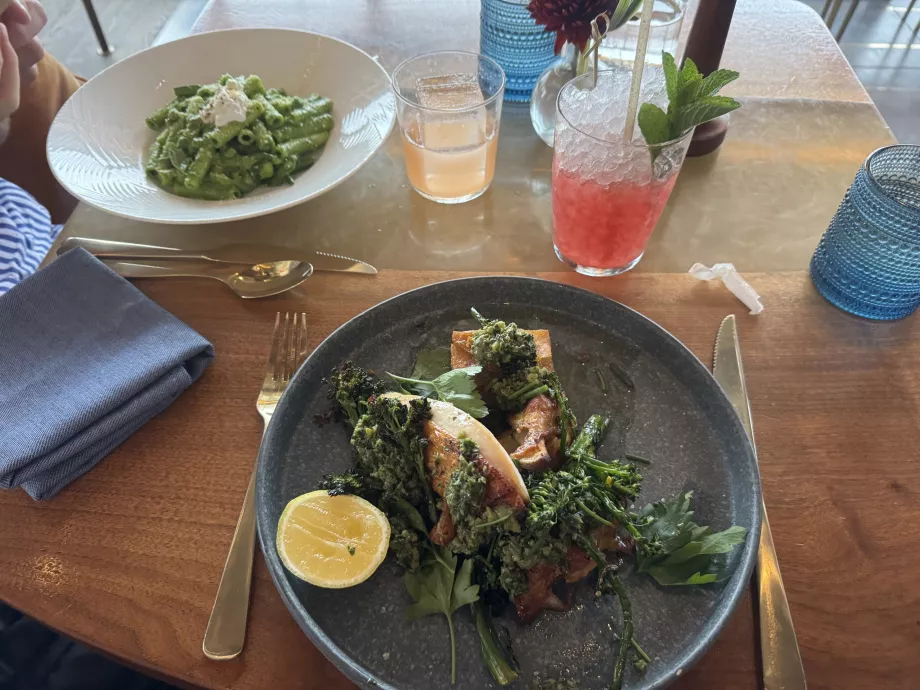 Makanan di Restoran Puncak