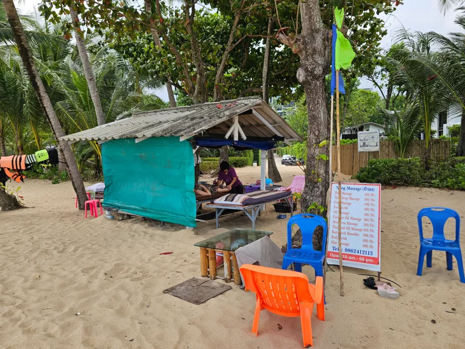 Pijat di pantai di tepi hotel