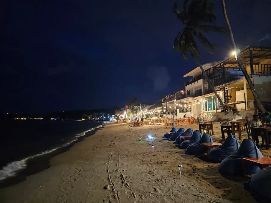 Pantai Bo Phut di malam hari di Desa Nelayan