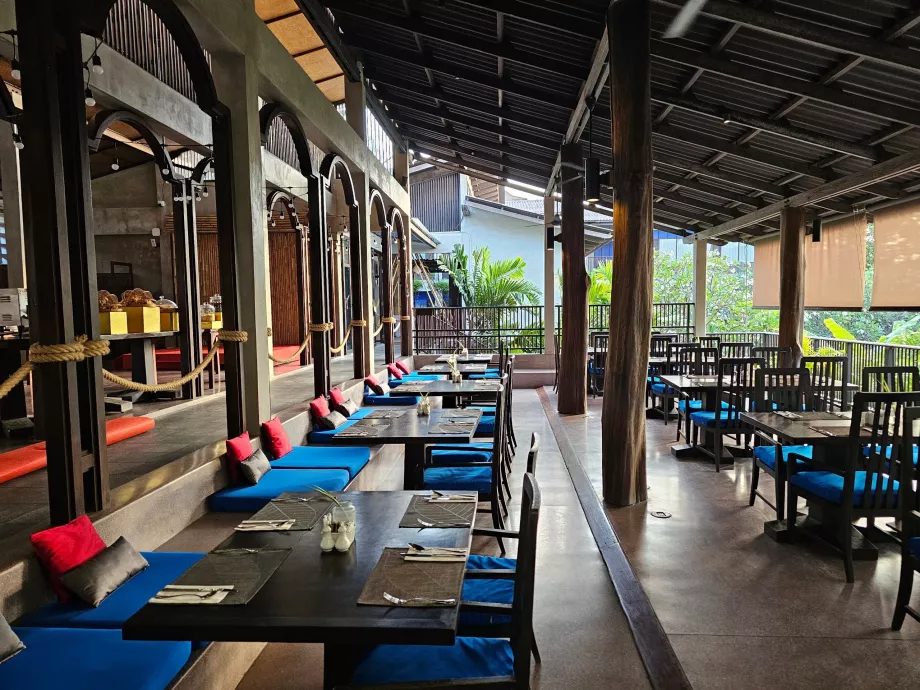 Restoran hotel yang menyajikan sarapan