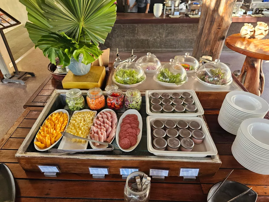 Sarapan - ham, keju, dan sayuran