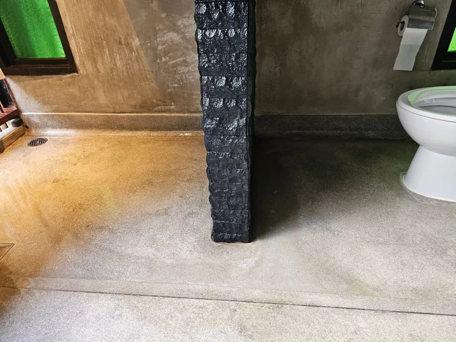 Air dari pancuran mengalir ke toilet