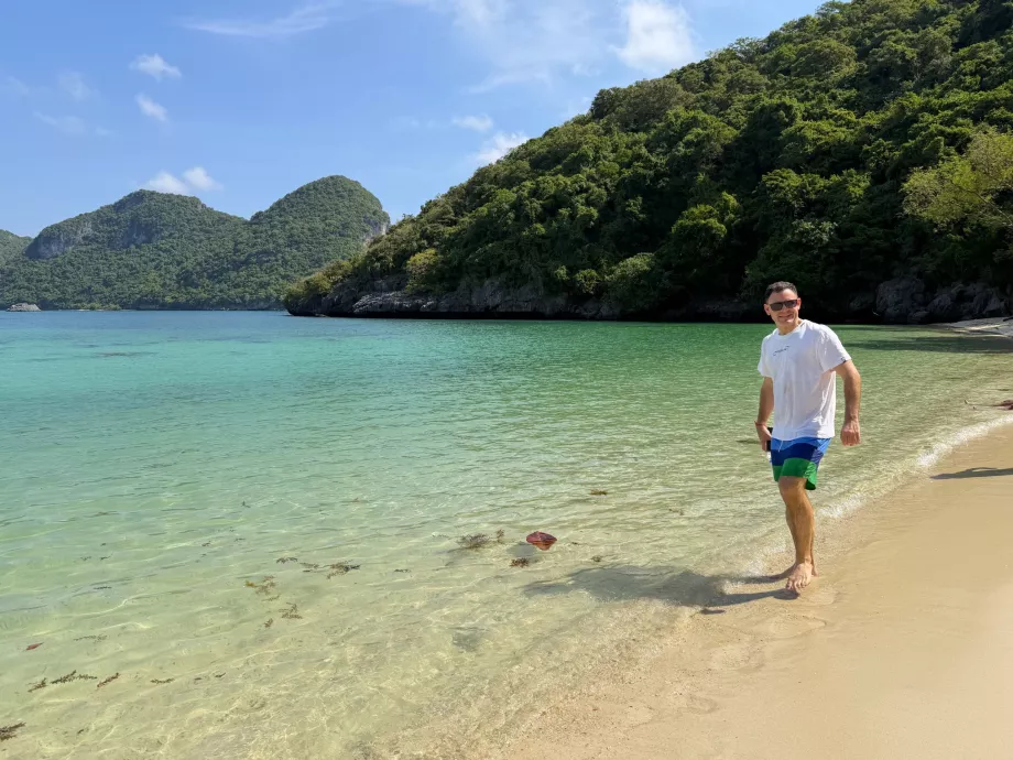 Saya di pantai Na Thap