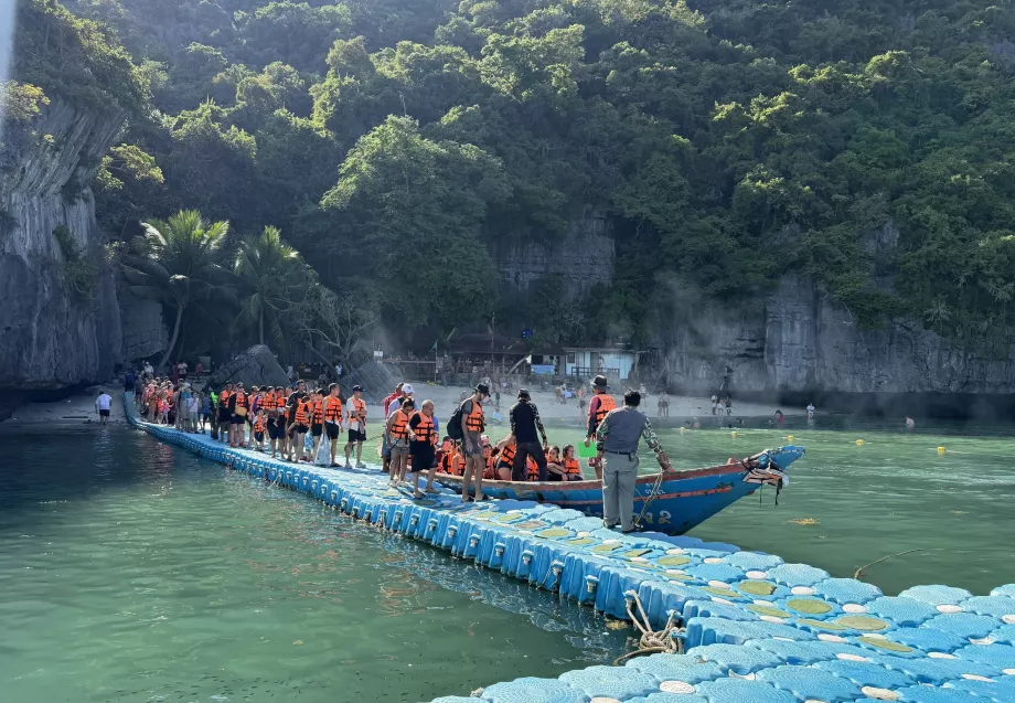 Dermaga Danau Zamrud