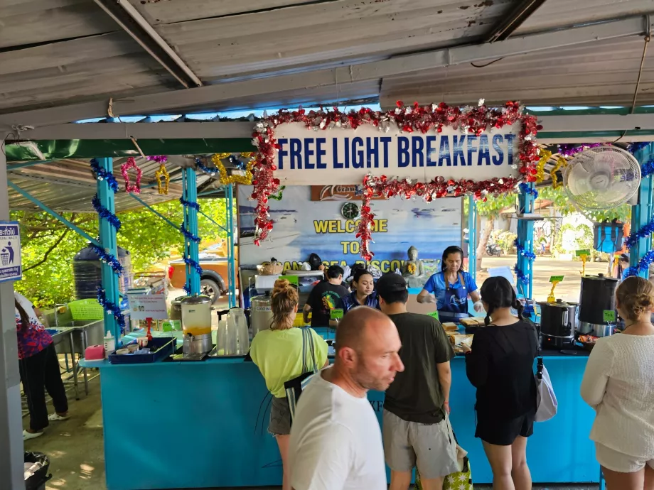 Sarapan ringan gratis sebelum keberangkatan