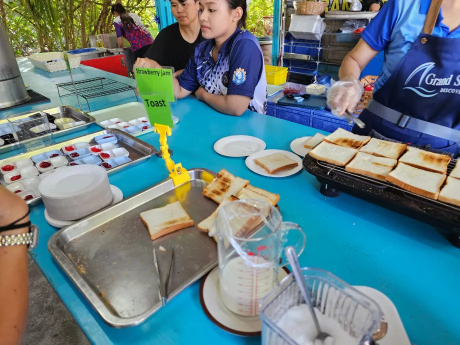 Sarapan ringan gratis sebelum keberangkatan