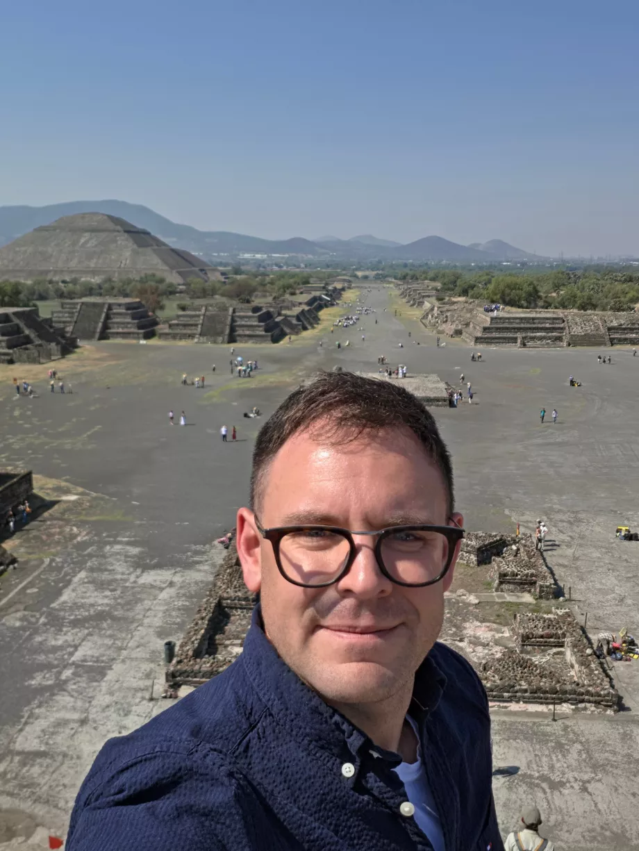 Saya di piramida Teotihuacan
