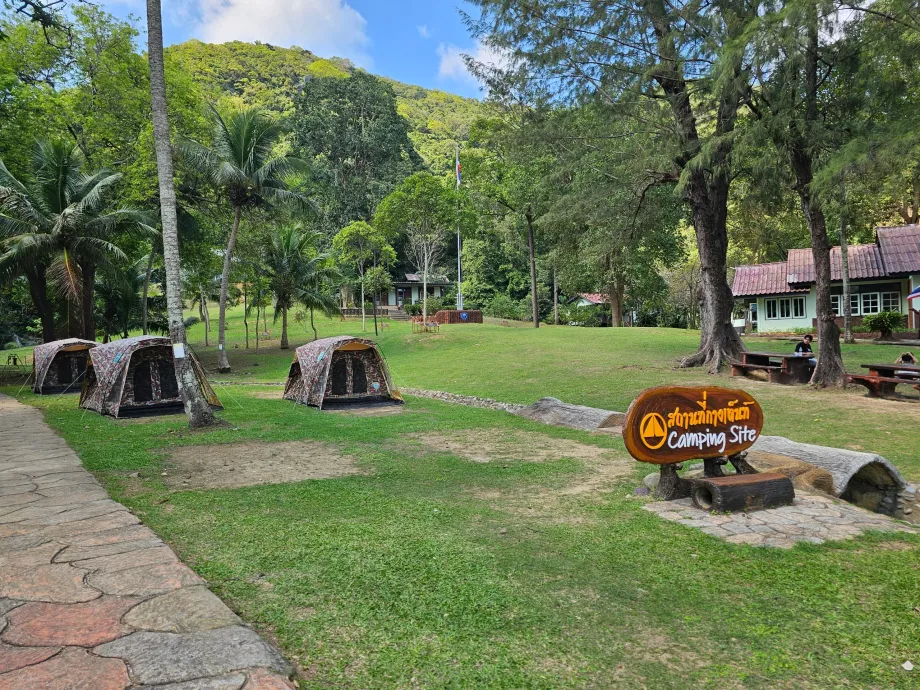 Pusat Taman Nasional di Koh Wua Ta Lap