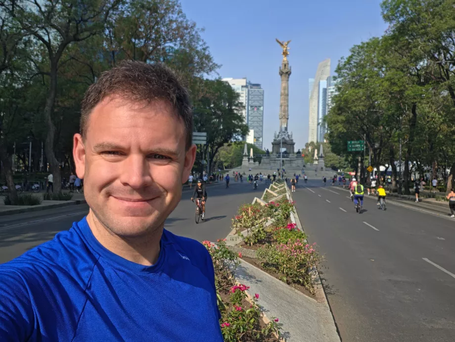 Lari pagi di hari Minggu di jalanan CDMX