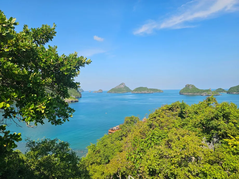 Pemandangan dari Danau Zamrud