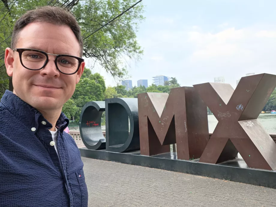 Saya di depan tanda "CDMX"