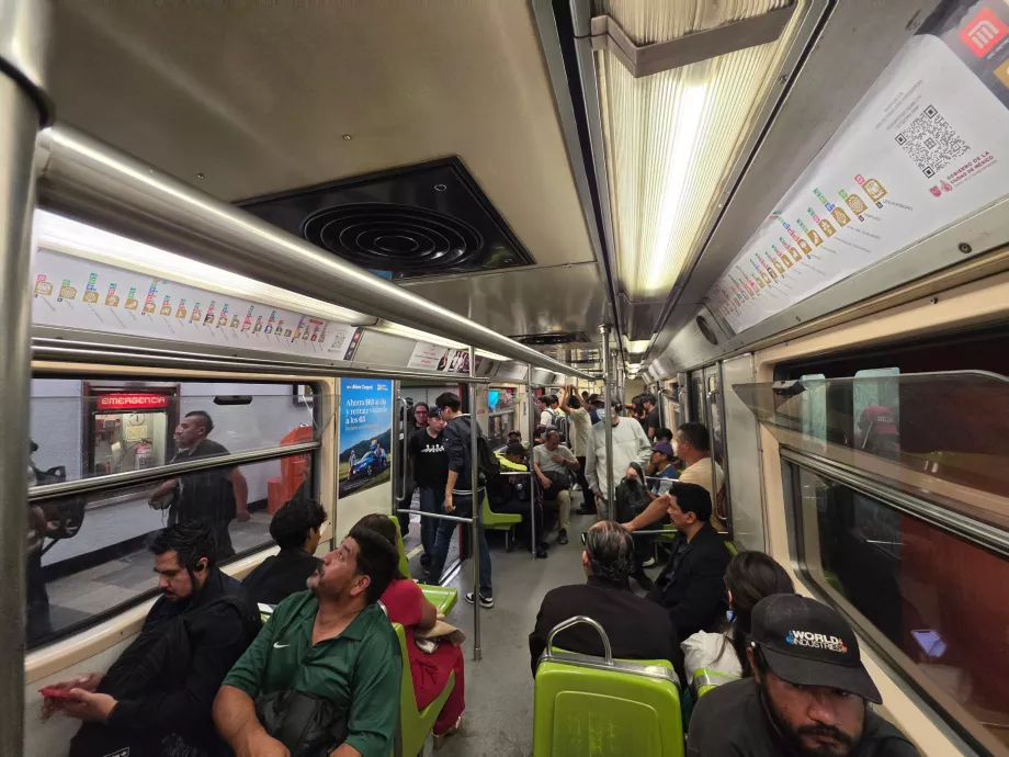 Interior Metro dalam CDMX