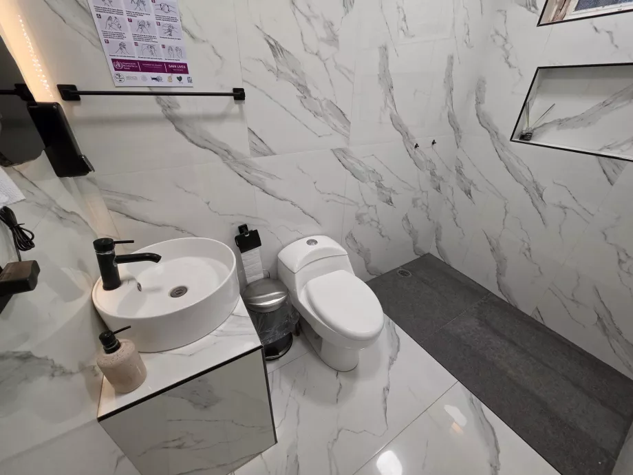 Toilet di bagian resepsionis