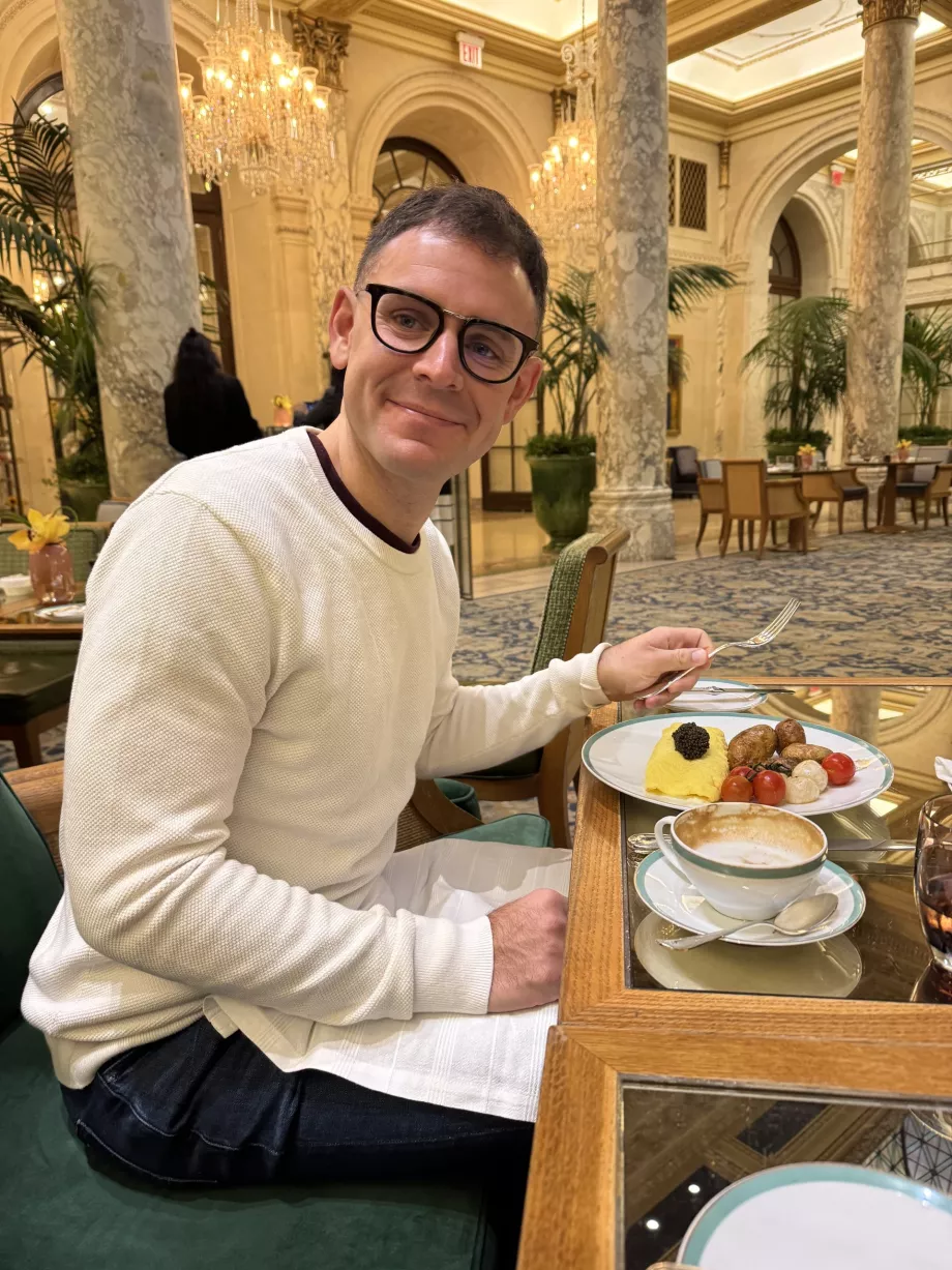 Saya saat sarapan di Plaza Hotel