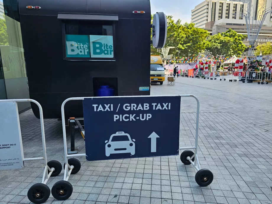 King Power Mahanakhon - pangkalan taksi