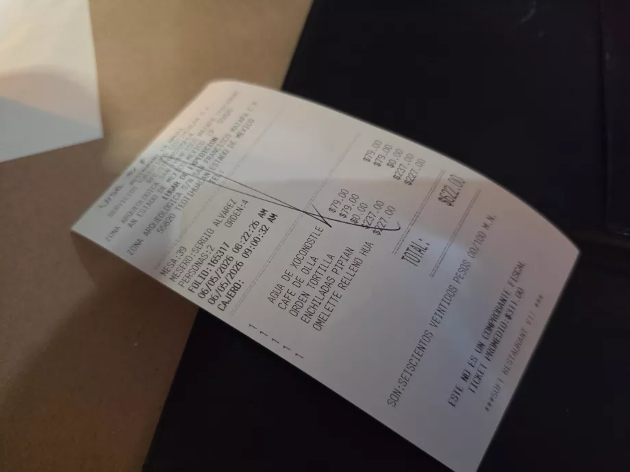Akun restoran La Gruta