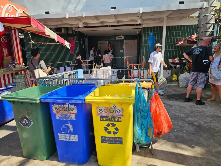 Pasar Chatuchak, tempat sampah