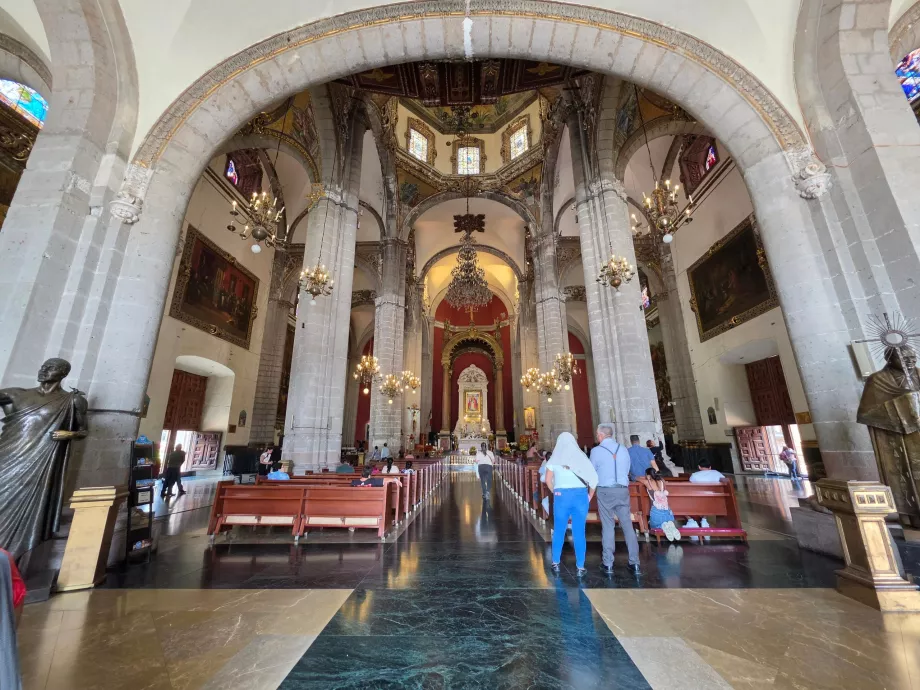 Interior Basilika Antigua