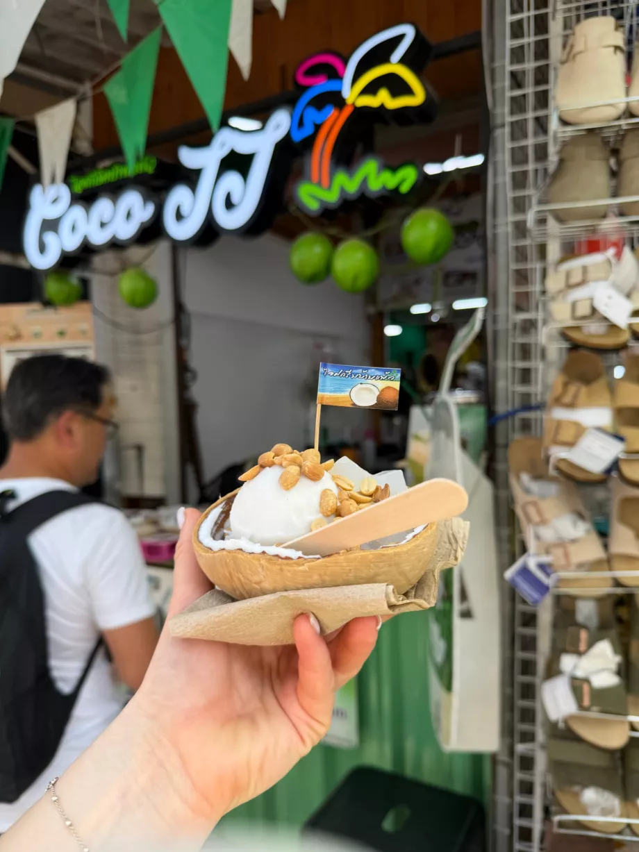 Es krim kami di pasar Chatuchak