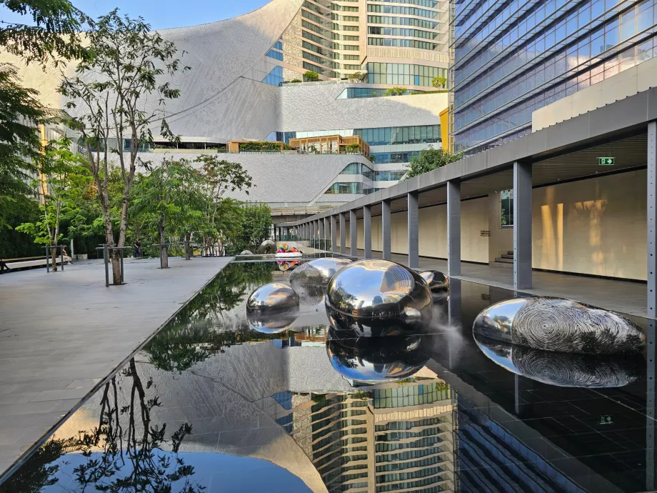 Persegi di atas Akara Sky Hanuman