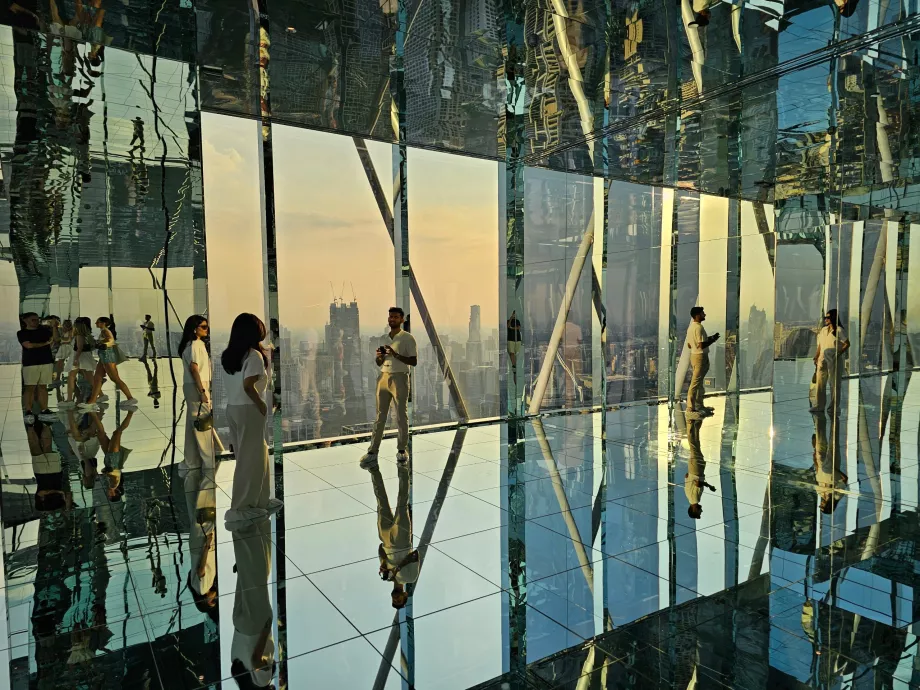 Akara Sky Hanuman - Refleksi Bangkok