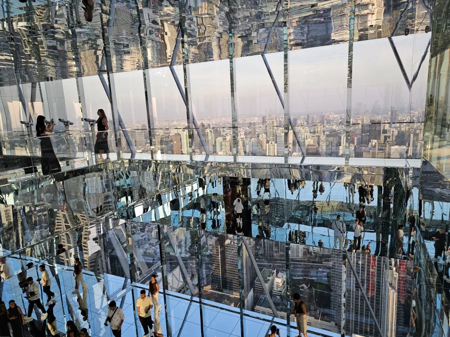 Akara Sky Hanuman - Refleksi Bangkok