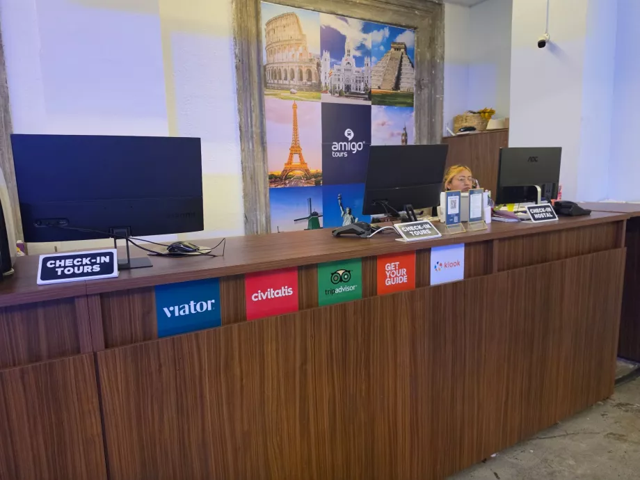 Penerimaan tamu di hostel Amigo