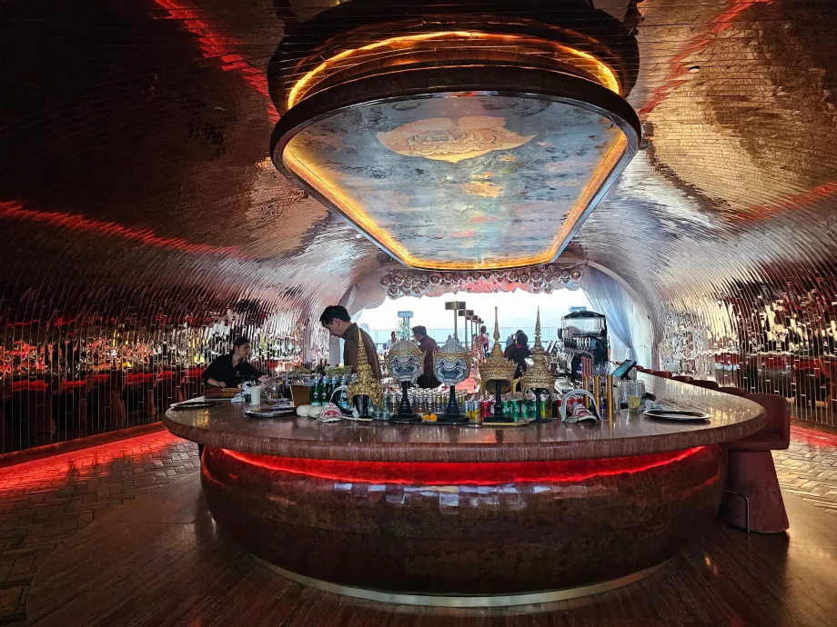 Rooftop Bar di Akara Sky Hanuman