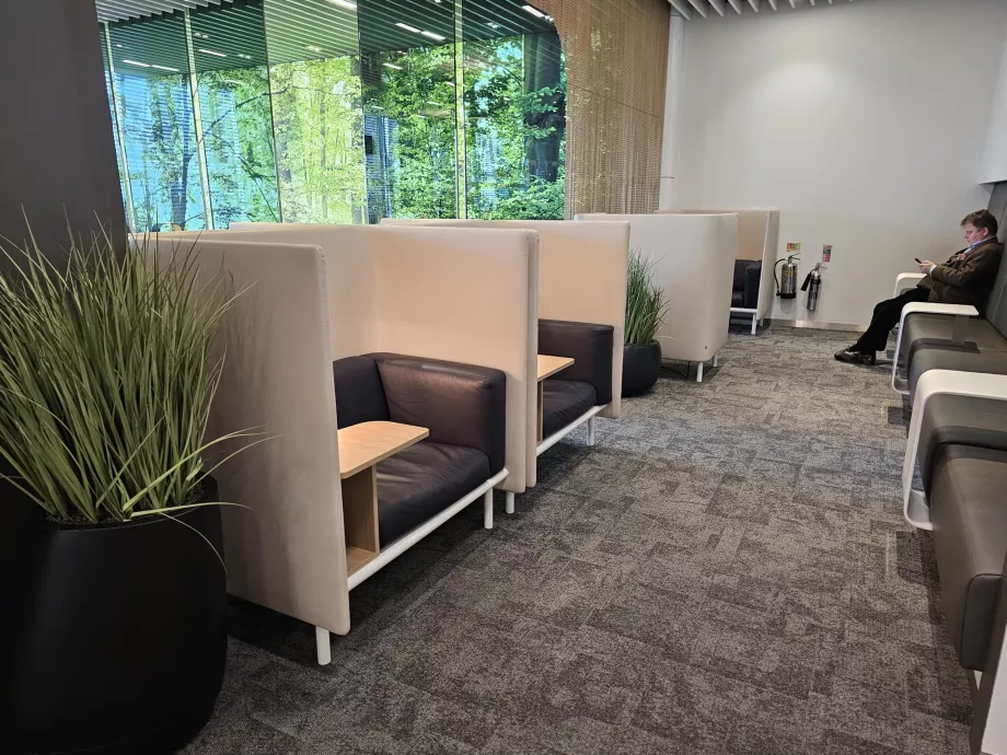 Duduk di Senator Lounge