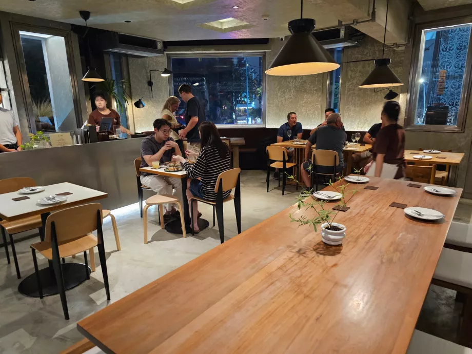 Aunglo - lingkungan restoran