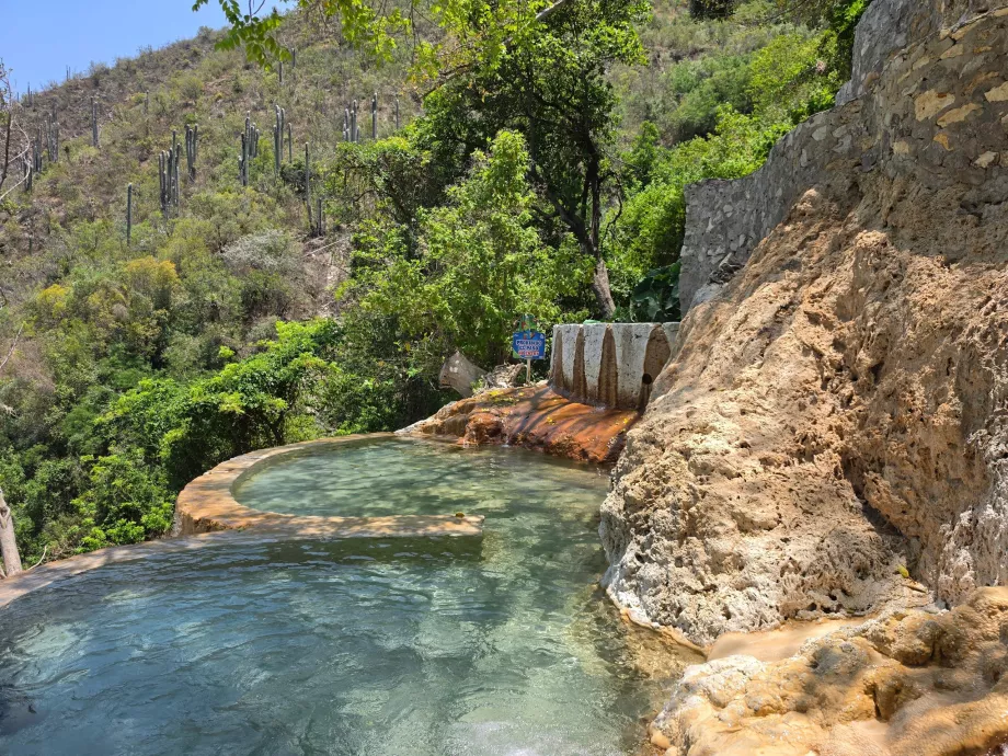 Kolam air terjun Tolantongo