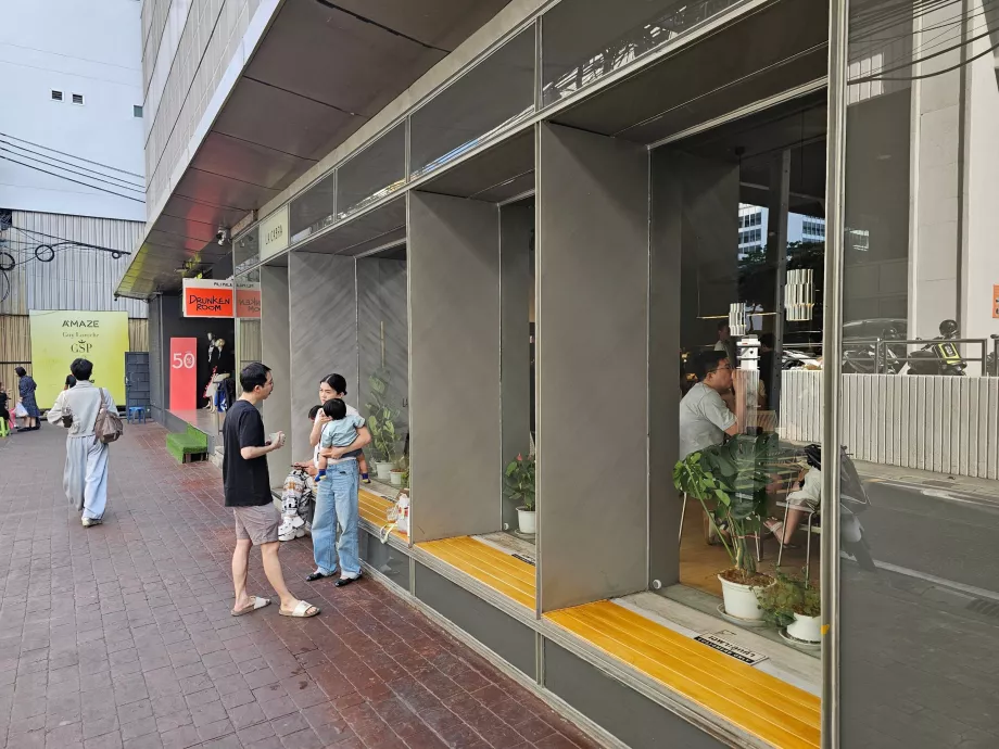 La Cabra, tempat duduk di luar ruangan