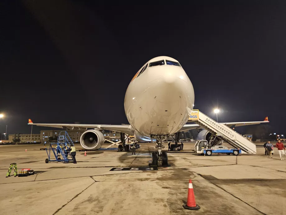 Pesawat setelah tiba di Beijing