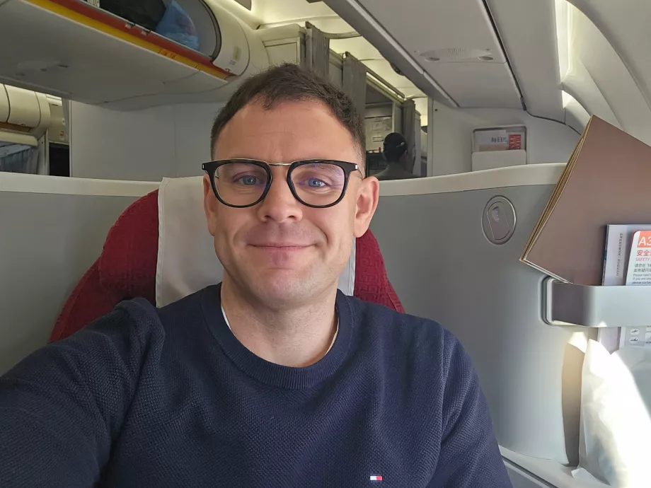 Saya di kelas bisnis di Hainan Airlines