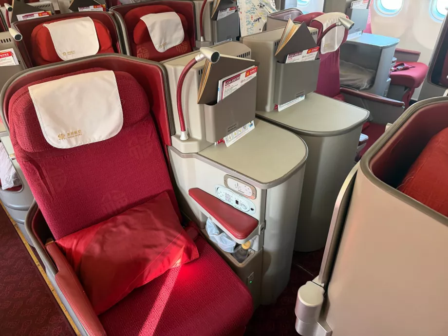 Varian lain dari kursi tengah (berjauhan)