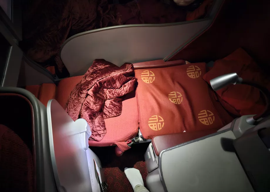 Sofa dilipat menjadi tempat tidur