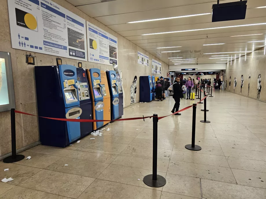 Mesin tiket di metro (juga berlaku untuk bus dan trem)