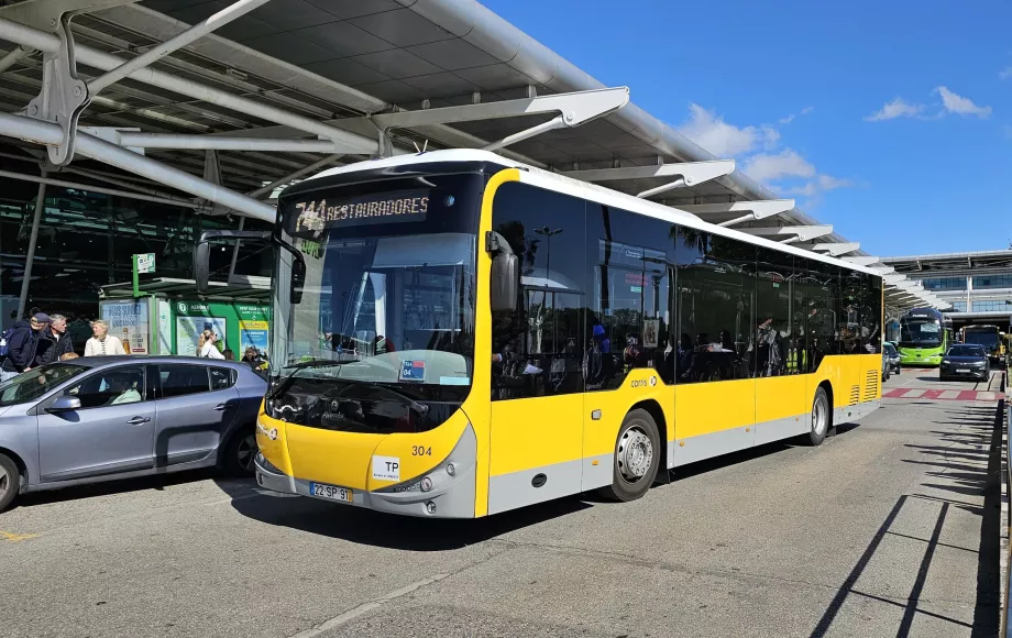 Bus kota ke pusat kota Lisbon