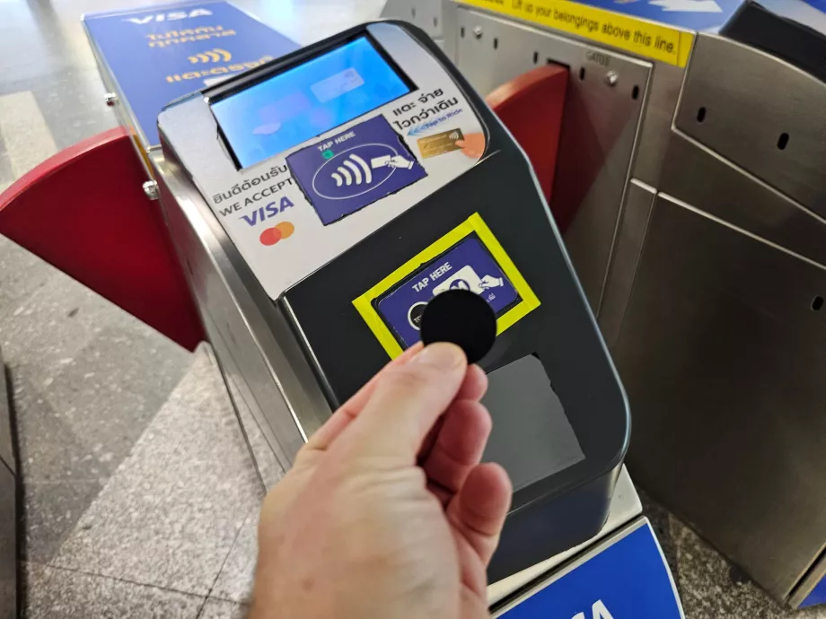 Pembayaran dengan token di MRT