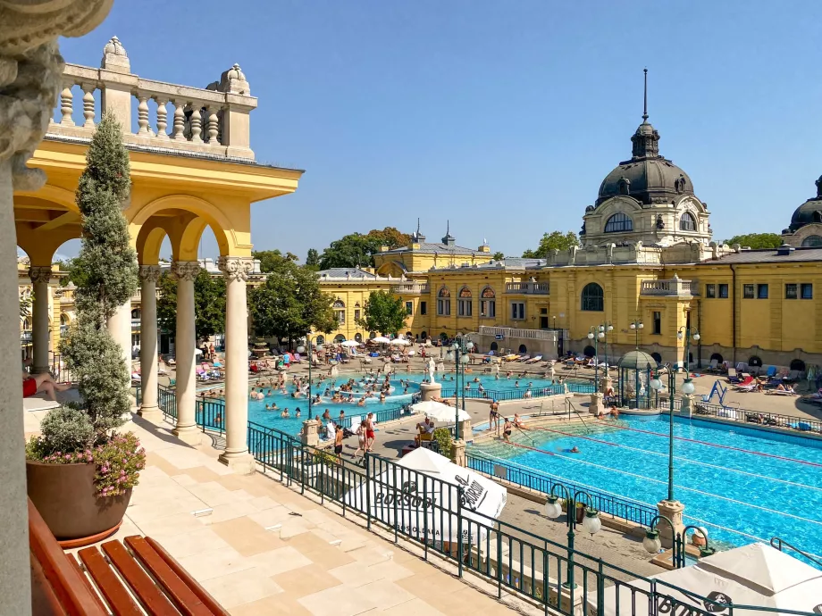 Tampilan keseluruhan Szechenyi