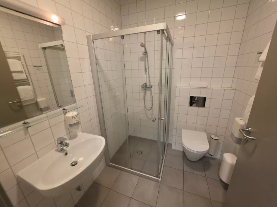 Air Hotel, kamar mandi