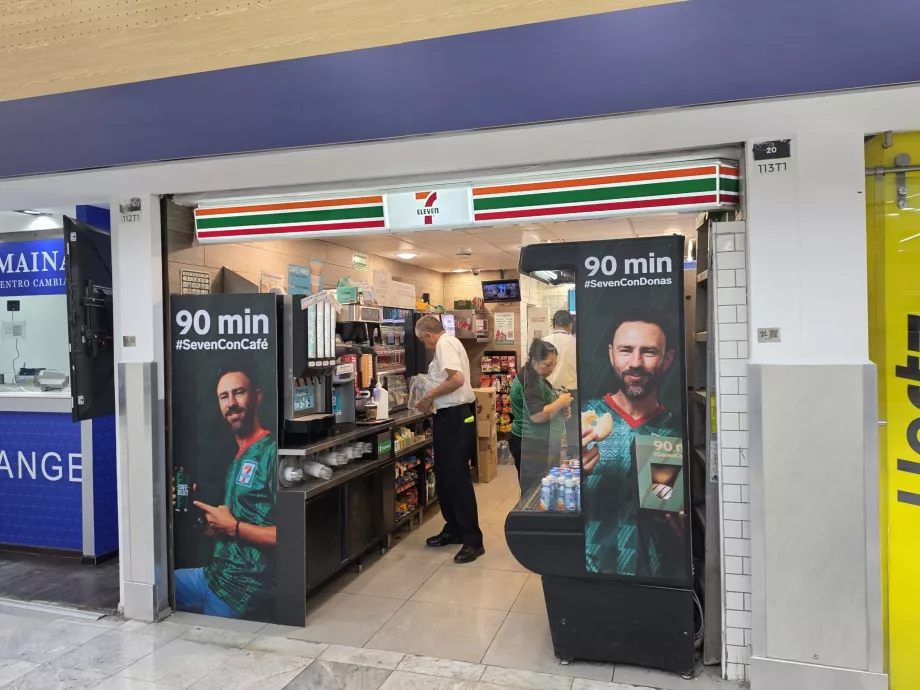 7-Eleven di ruang kedatangan