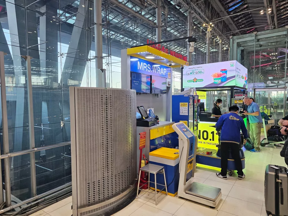 Layanan pembungkusan bagasi