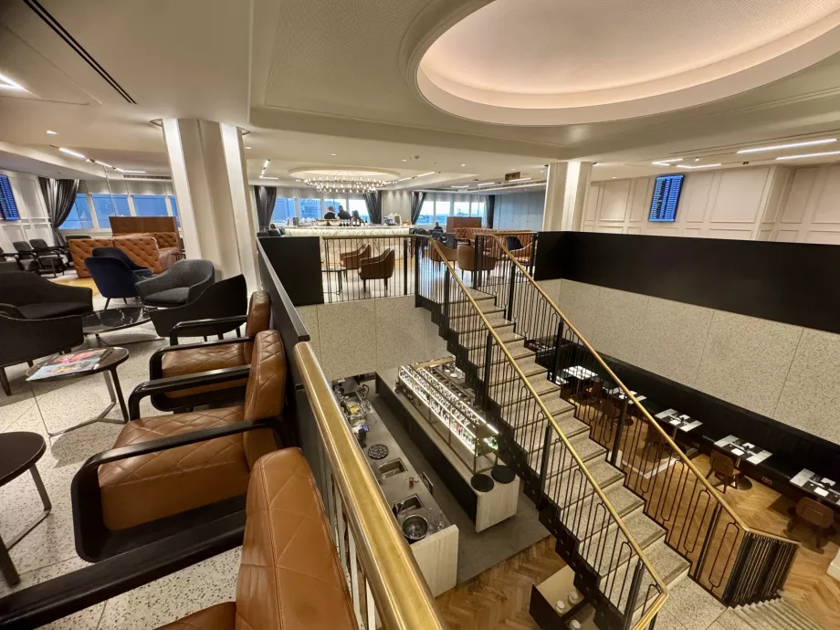 Pemandangan lounge dari lantai atas