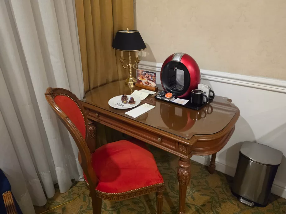Mesin kopi di dalam kamar