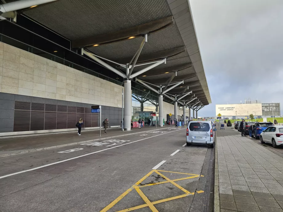 Terminal Bandara Cork
