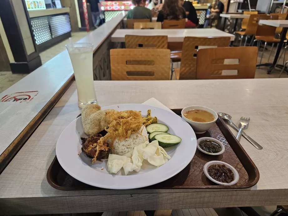 Makananku di Pasar Sentral