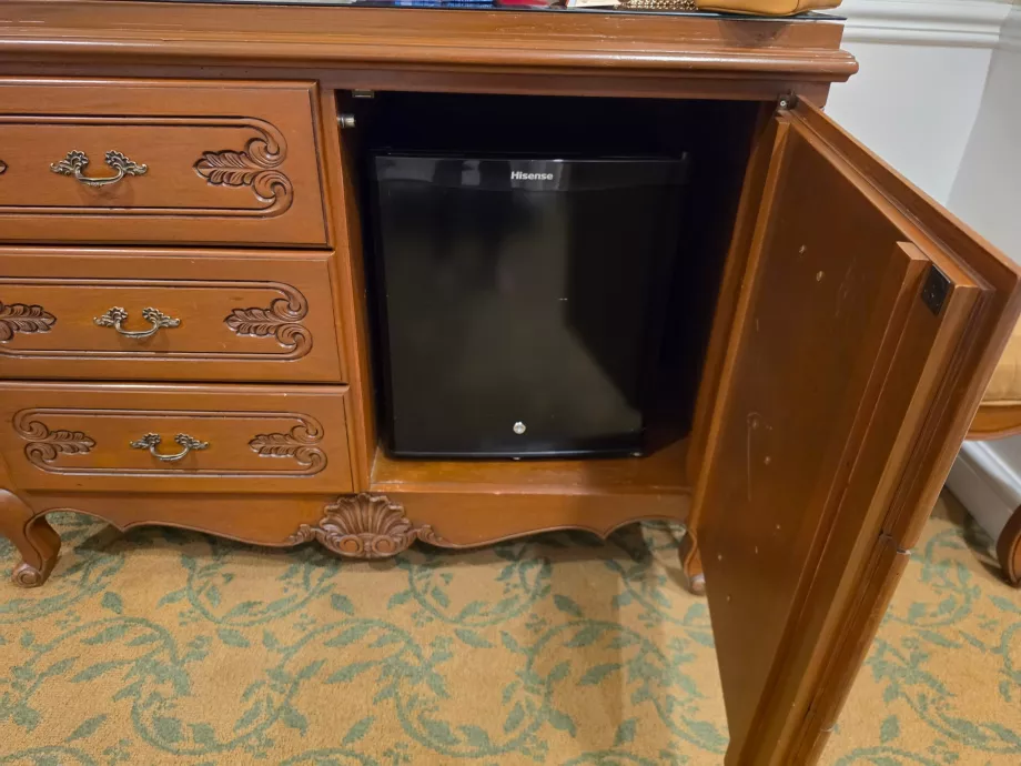 Kulkas di dalam kamar
